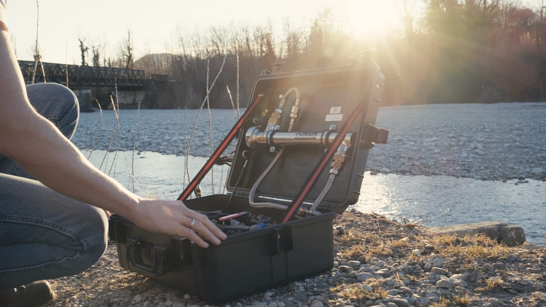 Image of a portable filtration and sterilisation unit to produce drinking water